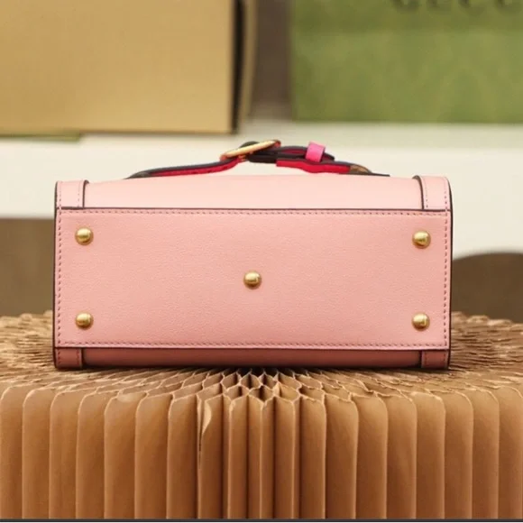 Fashion Bag! ~ Just Purchased/Never Carried ~ Comes w/ Shoulder Strap & Duster💗 - Picture 4 of 6